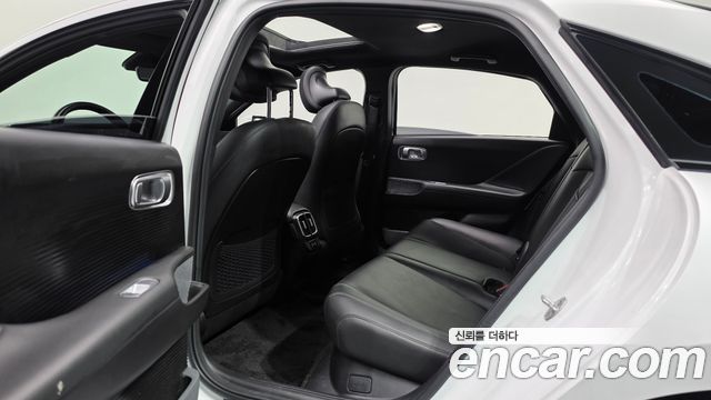 Hyundai Ioniq 6 Long Range Exclusive + 2023 — фото 11