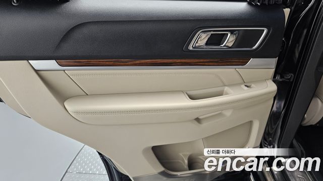 Ford Explorer 2.3 Limited 4WD 5th 2018 — фото 25