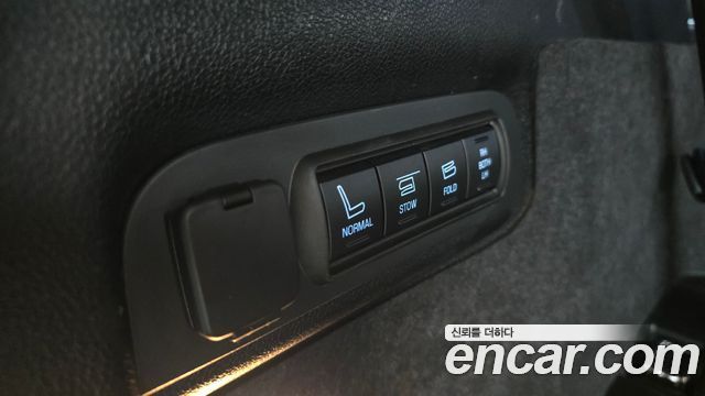 Ford Explorer 2.3 Limited 4WD 5th 2018 — фото 33