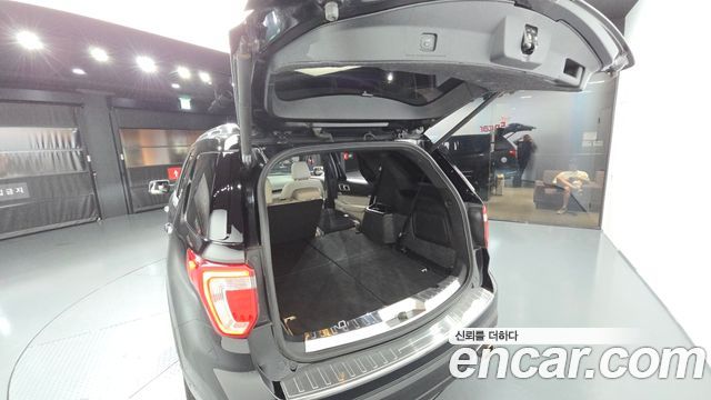 Ford Explorer 2.3 Limited 4WD 5th 2018 — фото 35