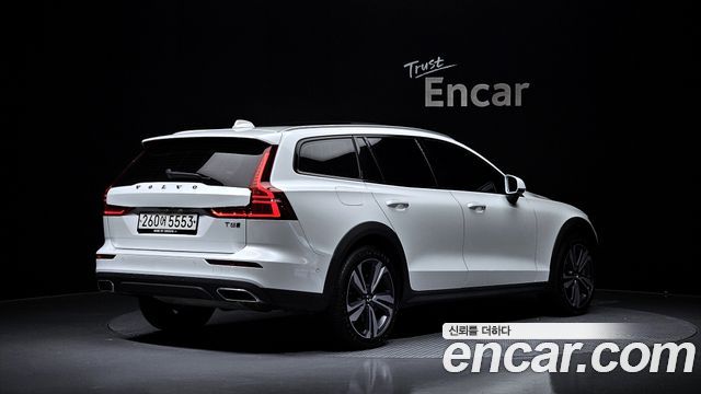 Volvo V60 Cross Country (II) T5 Pro AWD 2020 — фото 2