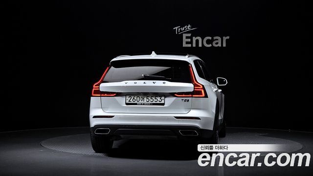 Volvo V60 Cross Country (II) T5 Pro AWD 2020 — фото 4