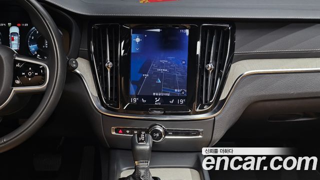 Volvo V60 Cross Country (II) T5 Pro AWD 2020 — фото 14