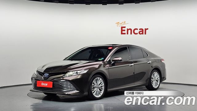 Toyota Camry (XV70) 2.5 XLE Hybrid