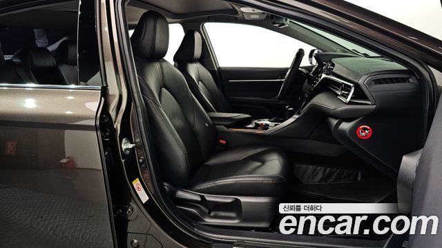 Toyota Camry (XV70) 2.5 XLE Hybrid 2018 — фото 11