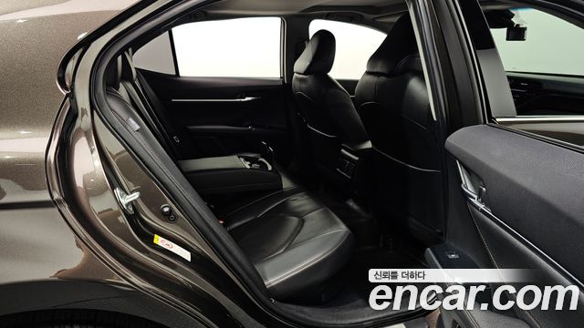 Toyota Camry (XV70) 2.5 XLE Hybrid 2018 — фото 12