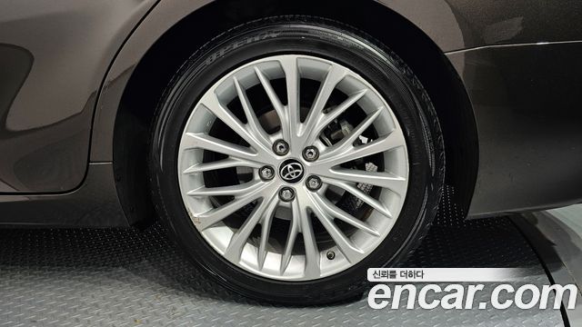 Toyota Camry (XV70) 2.5 XLE Hybrid 2018 — фото 21