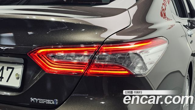 Toyota Camry (XV70) 2.5 XLE Hybrid 2018 — фото 23