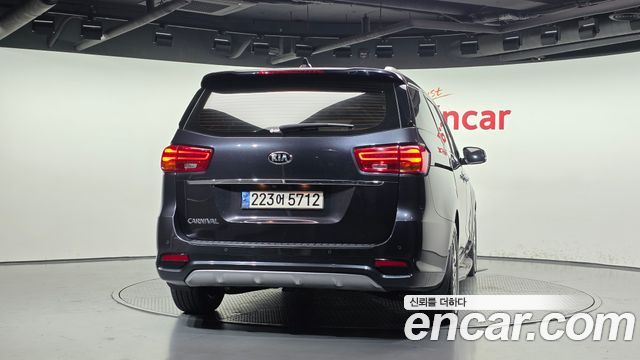 Kia Carnival 9-Seater Noblesse Special 2019 — фото 4