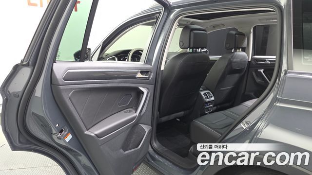 Volkswagen Tiguan (II) 2.0 TDI Prestige 2024 — фото 32