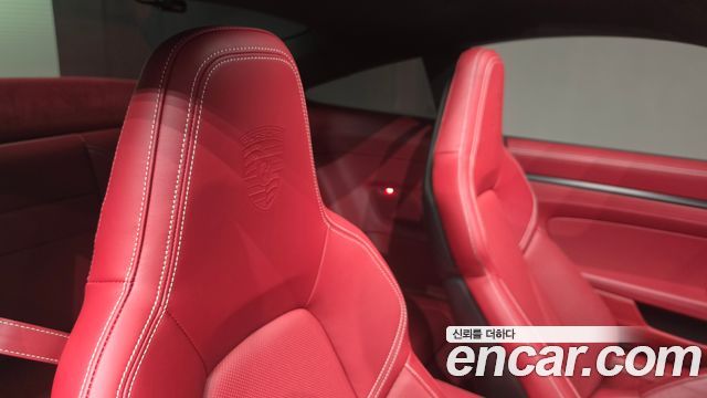 Porsche 911 (992) Carrera 4 GTS 2025 — фото 19
