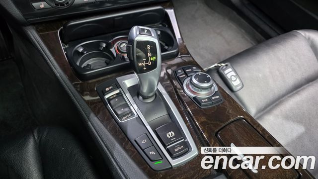 BMW 5 Series (F10) 528i 2012 — фото 9