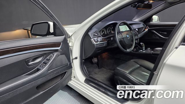 BMW 5 Series (F10) 528i 2012 — фото 10