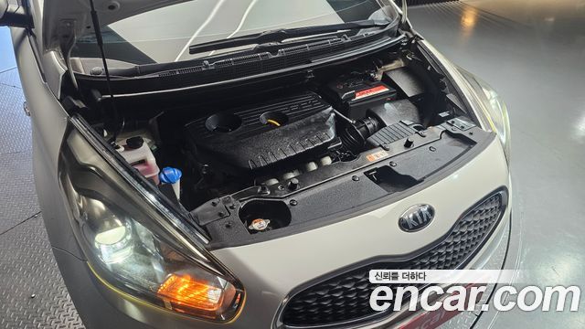 Kia Carens 2.0 LPi Prestige 2015 — фото 6