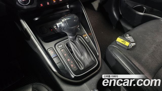 Kia Carens 2.0 LPi Prestige 2015 — фото 9