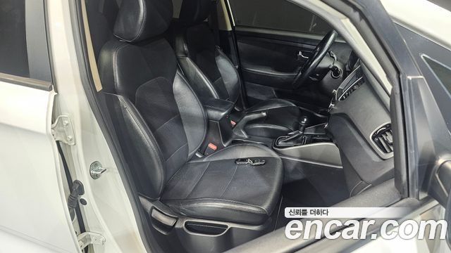 Kia Carens 2.0 LPi Prestige 2015 — фото 12