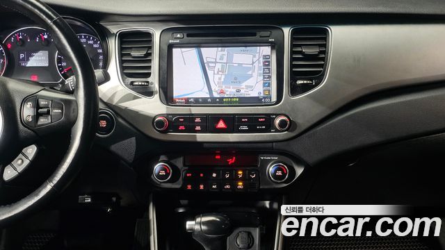 Kia Carens 2.0 LPi Prestige 2015 — фото 14