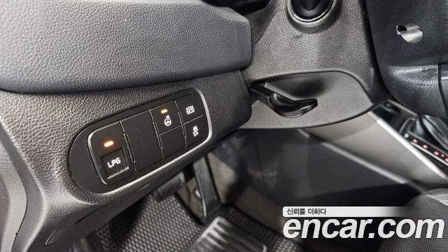 Kia Carens 2.0 LPi Prestige 2015 — фото 17