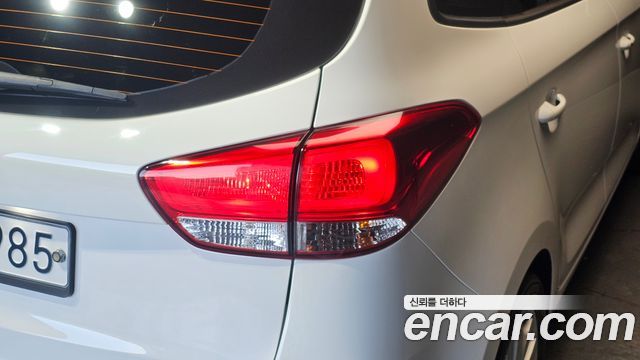 Kia Carens 2.0 LPi Prestige 2015 — фото 23
