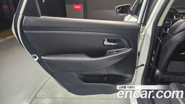 Kia Carens 2.0 LPi Prestige 2015 — фото 25