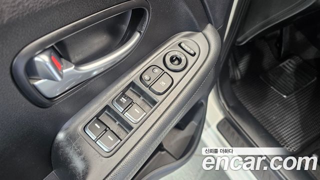 Kia Carens 2.0 LPi Prestige 2015 — фото 27