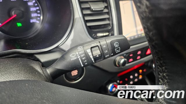 Kia Carens 2.0 LPi Prestige 2015 — фото 30