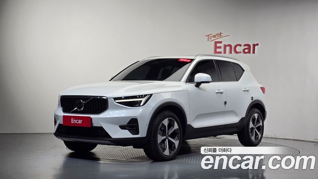 Volvo XC40 B4 Ultra Bright 2025 — фото 11
