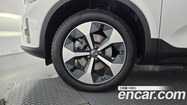 Volvo XC40 B4 Ultra Bright 2025 — фото 5