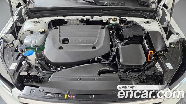 Volvo XC40 B4 Ultra Bright 2025 — фото 6