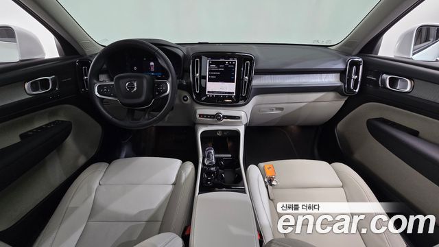 Volvo XC40 B4 Ultra Bright 2025 — фото 7