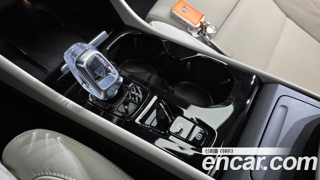 Volvo XC40 B4 Ultra Bright 2025 — фото 9