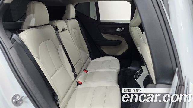 Volvo XC40 B4 Ultra Bright 2025 — фото 15