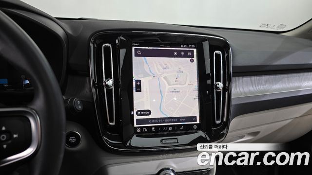 Volvo XC40 B4 Ultra Bright 2025 — фото 17