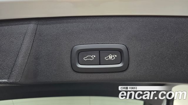 Volvo XC40 B4 Ultra Bright 2025 — фото 23
