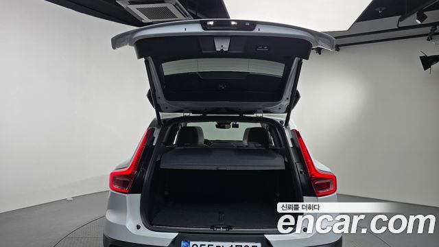 Volvo XC40 B4 Ultra Bright 2025 — фото 24