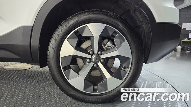 Volvo XC40 B4 Ultra Bright 2025 — фото 27