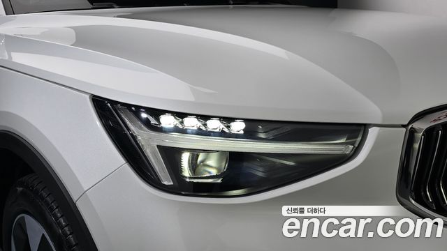 Volvo XC40 B4 Ultra Bright 2025 — фото 28