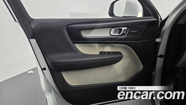 Volvo XC40 B4 Ultra Bright 2025 — фото 30