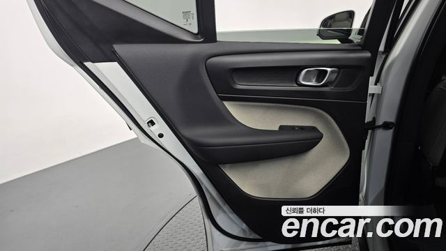 Volvo XC40 B4 Ultra Bright 2025 — фото 31