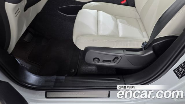 Volvo XC40 B4 Ultra Bright 2025 — фото 37