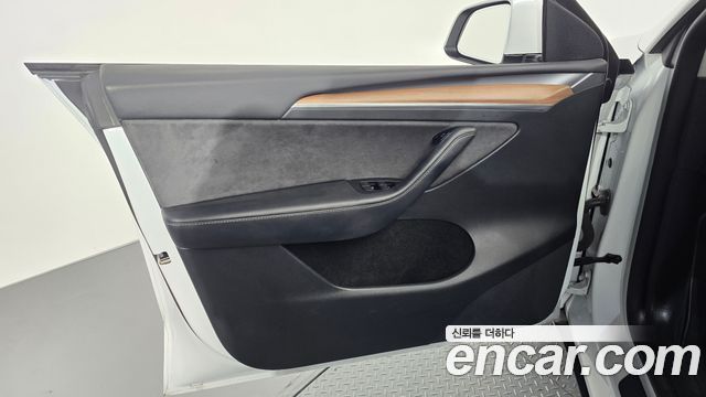 Tesla Model Y Long Range AWD 2022 — фото 30