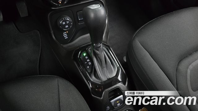 Jeep Renegade 2.0 Diesel Eagle Edition AWD 2017 — фото 9