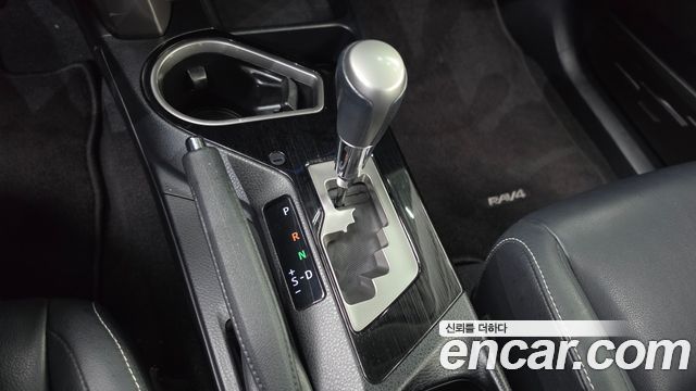Toyota RAV4 2.5 4WD Hybrid 4th 2016 — фото 9