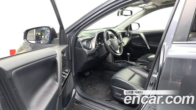 Toyota RAV4 2.5 4WD Hybrid 4th 2016 — фото 10