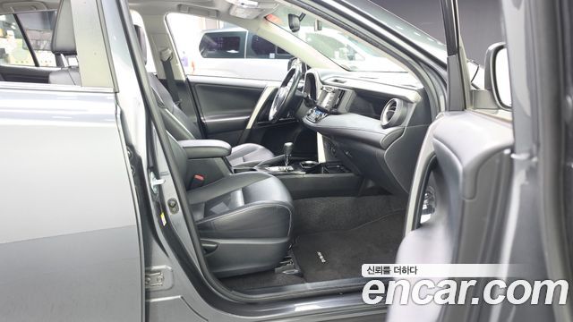 Toyota RAV4 2.5 4WD Hybrid 4th 2016 — фото 11