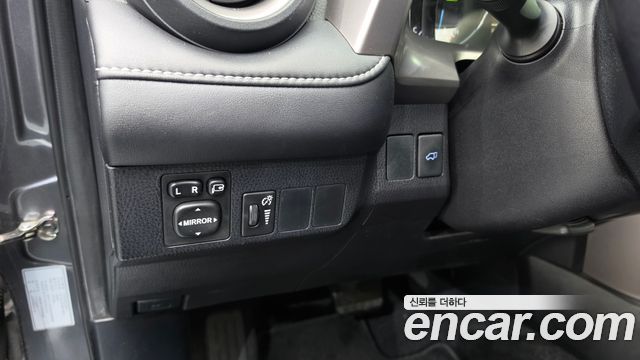 Toyota RAV4 2.5 4WD Hybrid 4th 2016 — фото 18