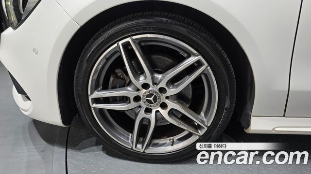 Mercedes-Benz CLA-Class (C117) CLA220 AMG Line 2019 — фото 5