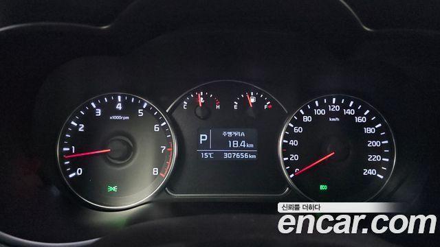 Kia Carens 2.0 LPI Luxury 2017 — фото 8