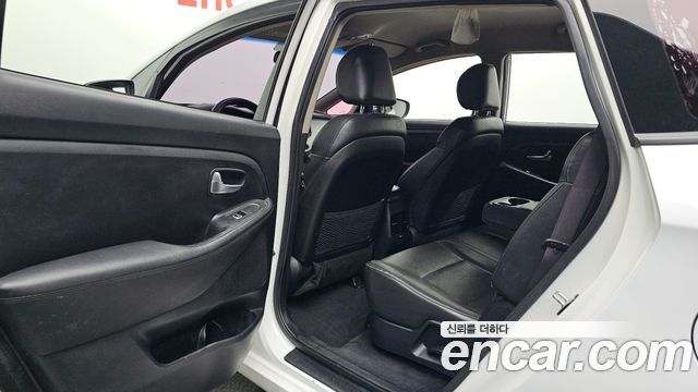 Kia Carens 2.0 LPI Luxury 2017 — фото 11