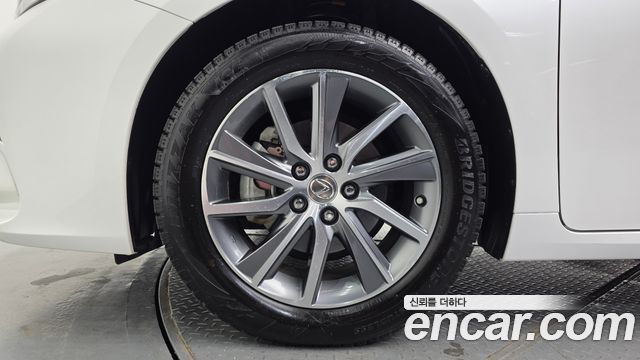 Lexus ES300h Executive XV60 2017 — фото 5